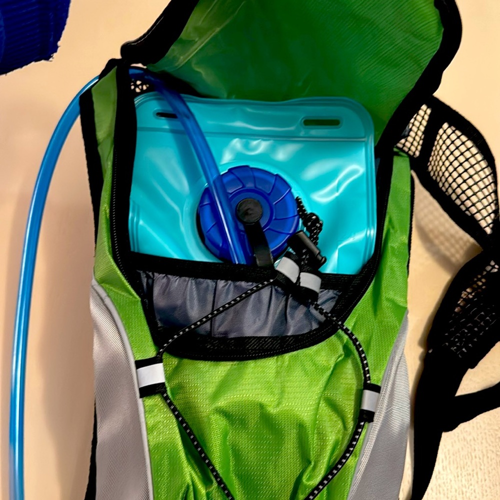 2L hydration pack - Picture 2 of 3